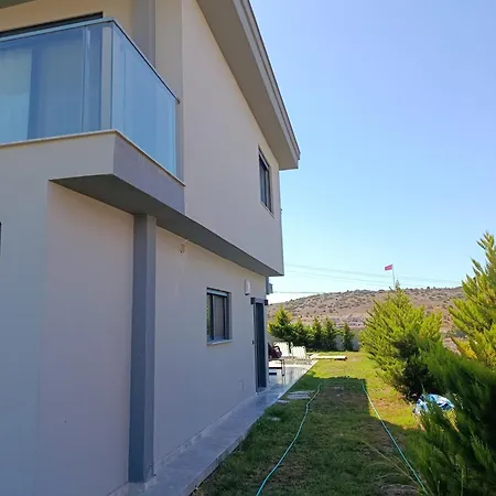Havuzlu lüks villa havuzu ısıtmalı Villa